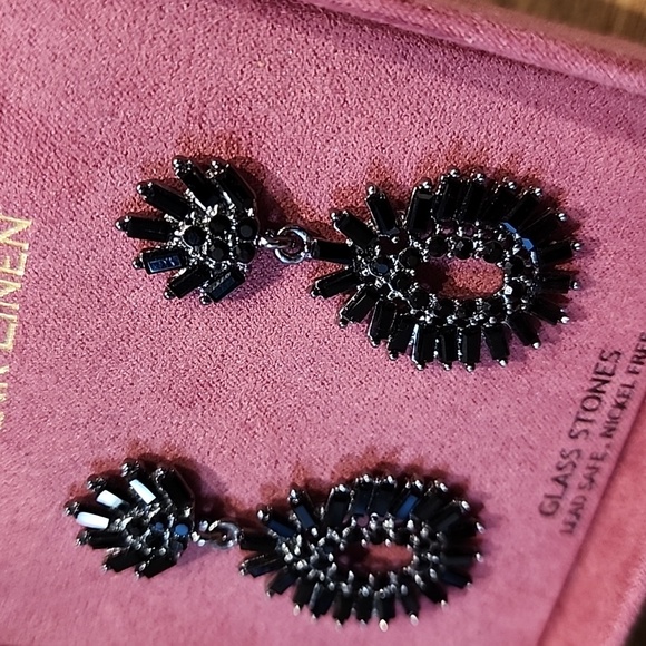 Pink Linen - Faceted Black Glass Stone Mini Chandelier Earrings - Picture 3 of 4